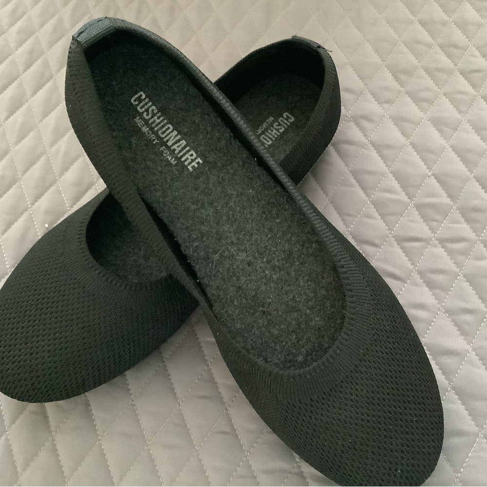 Black mesh size 8 1/2 M comfortable flats with memory foam insoles